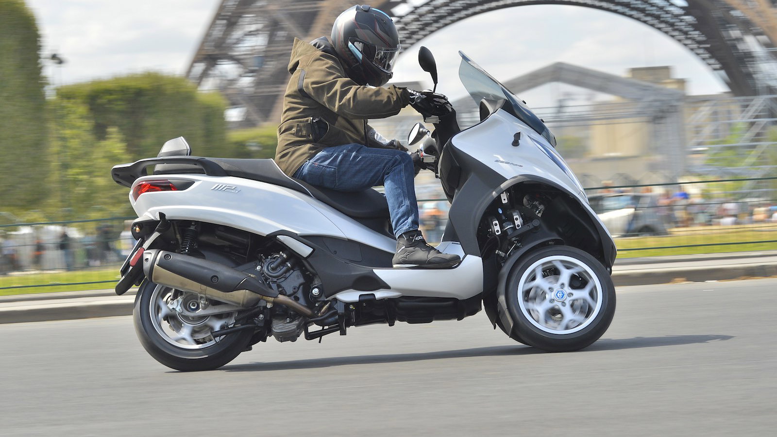ZFE en France : pourquoi le quadricycle électrique est la solution idéale